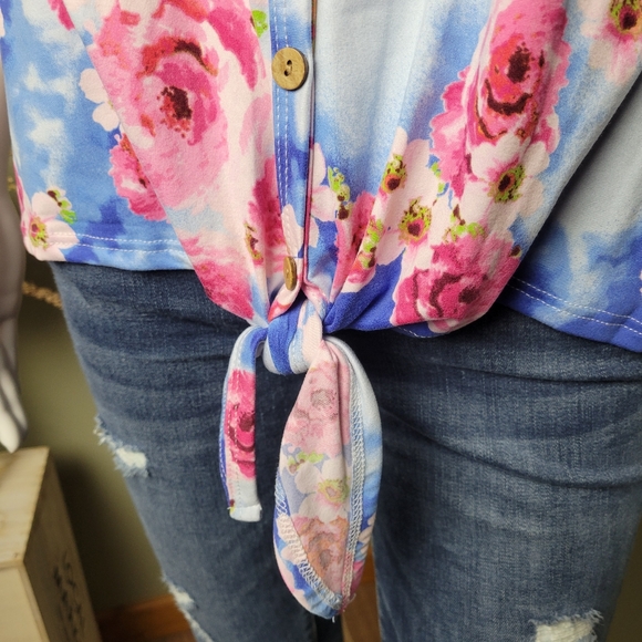 Reborn J Floral Clouds Front Tie Top - Picture 5 of 11